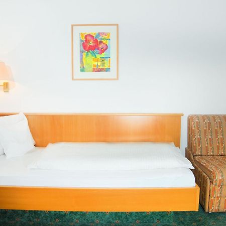 Hotel Zum Hirsch Wertingen Kamer foto