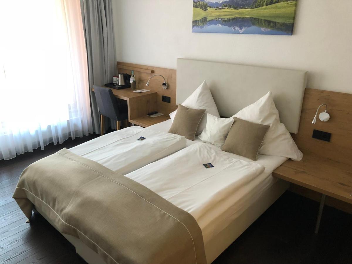 Hotel Zum Hirsch Wertingen Buitenkant foto