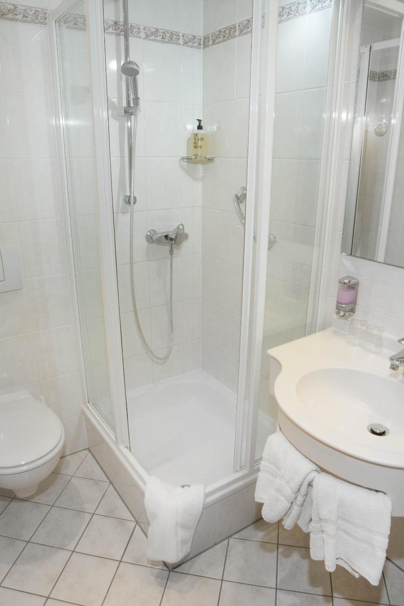 Hotel Zum Hirsch Wertingen Kamer foto