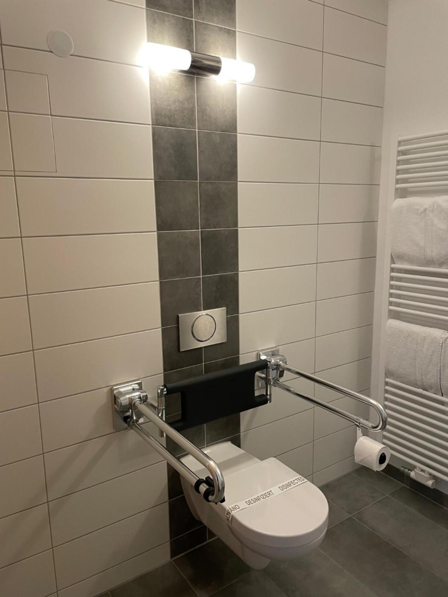 Hotel Zum Hirsch Wertingen Kamer foto