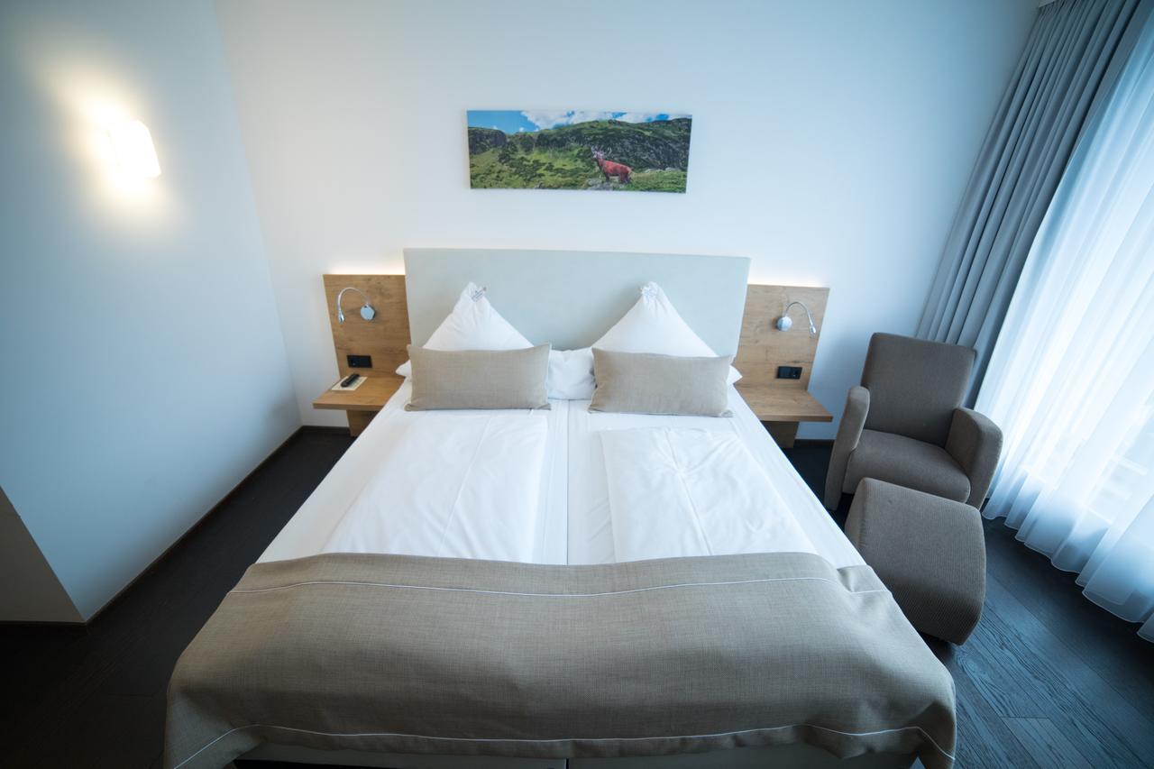 Hotel Zum Hirsch Wertingen Buitenkant foto