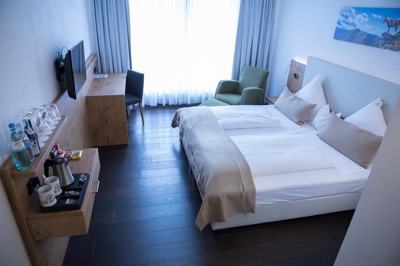 Hotel Zum Hirsch Wertingen Buitenkant foto