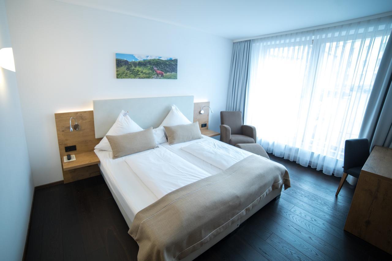 Hotel Zum Hirsch Wertingen Buitenkant foto