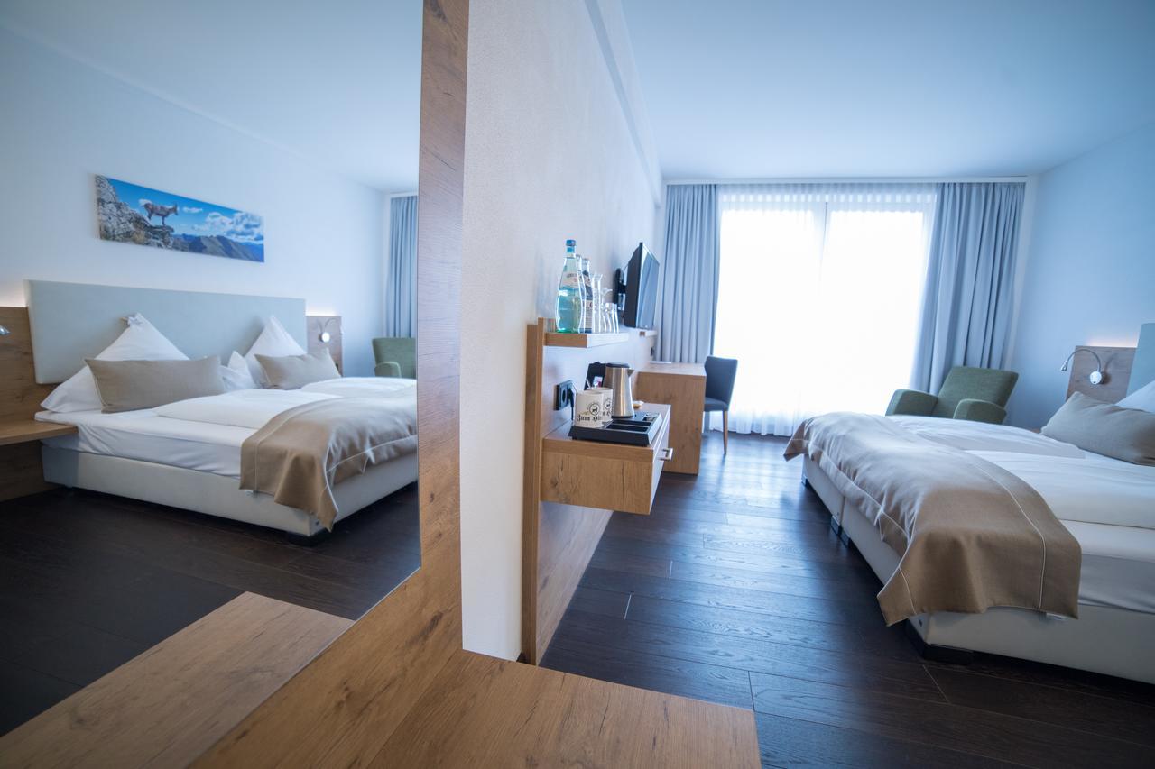 Hotel Zum Hirsch Wertingen Buitenkant foto