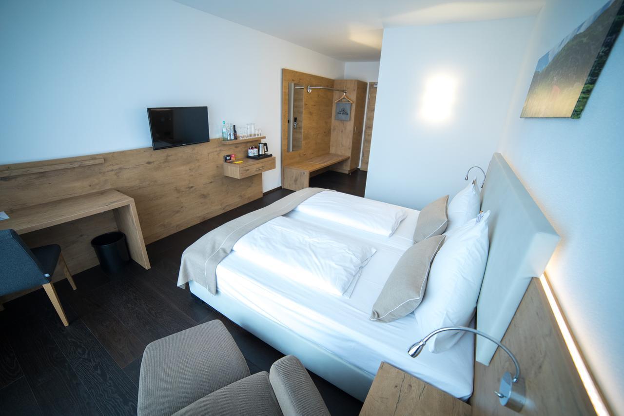 Hotel Zum Hirsch Wertingen Buitenkant foto