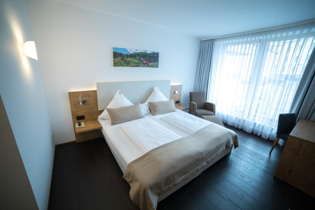 Hotel Zum Hirsch Wertingen Buitenkant foto