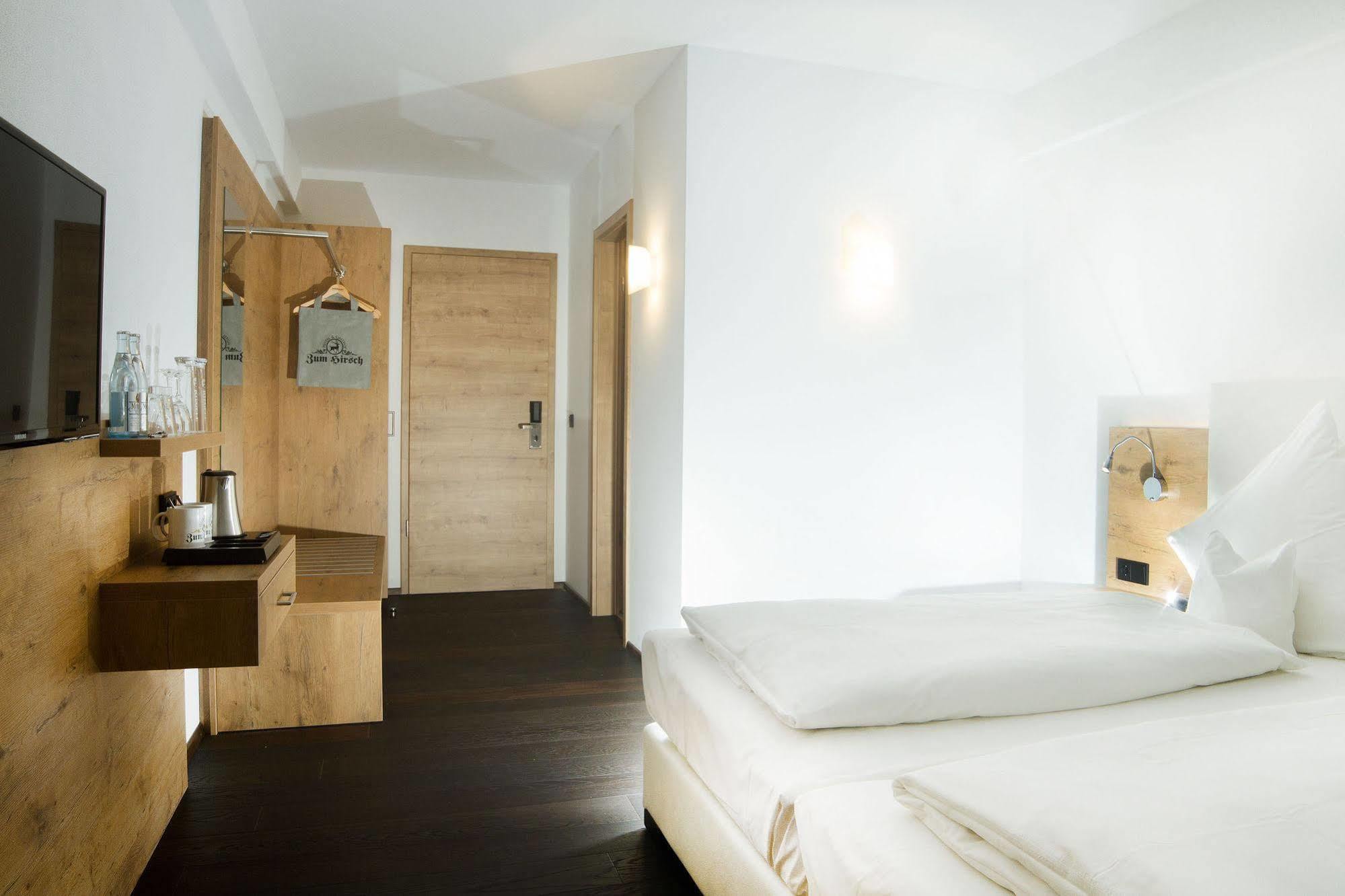Hotel Zum Hirsch Wertingen Buitenkant foto