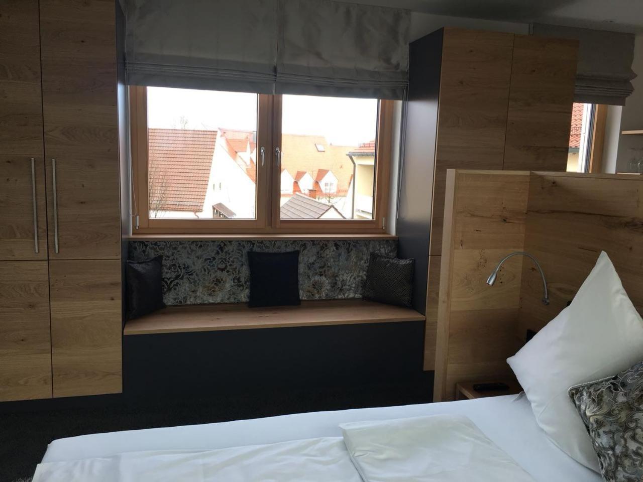 Hotel Zum Hirsch Wertingen Buitenkant foto