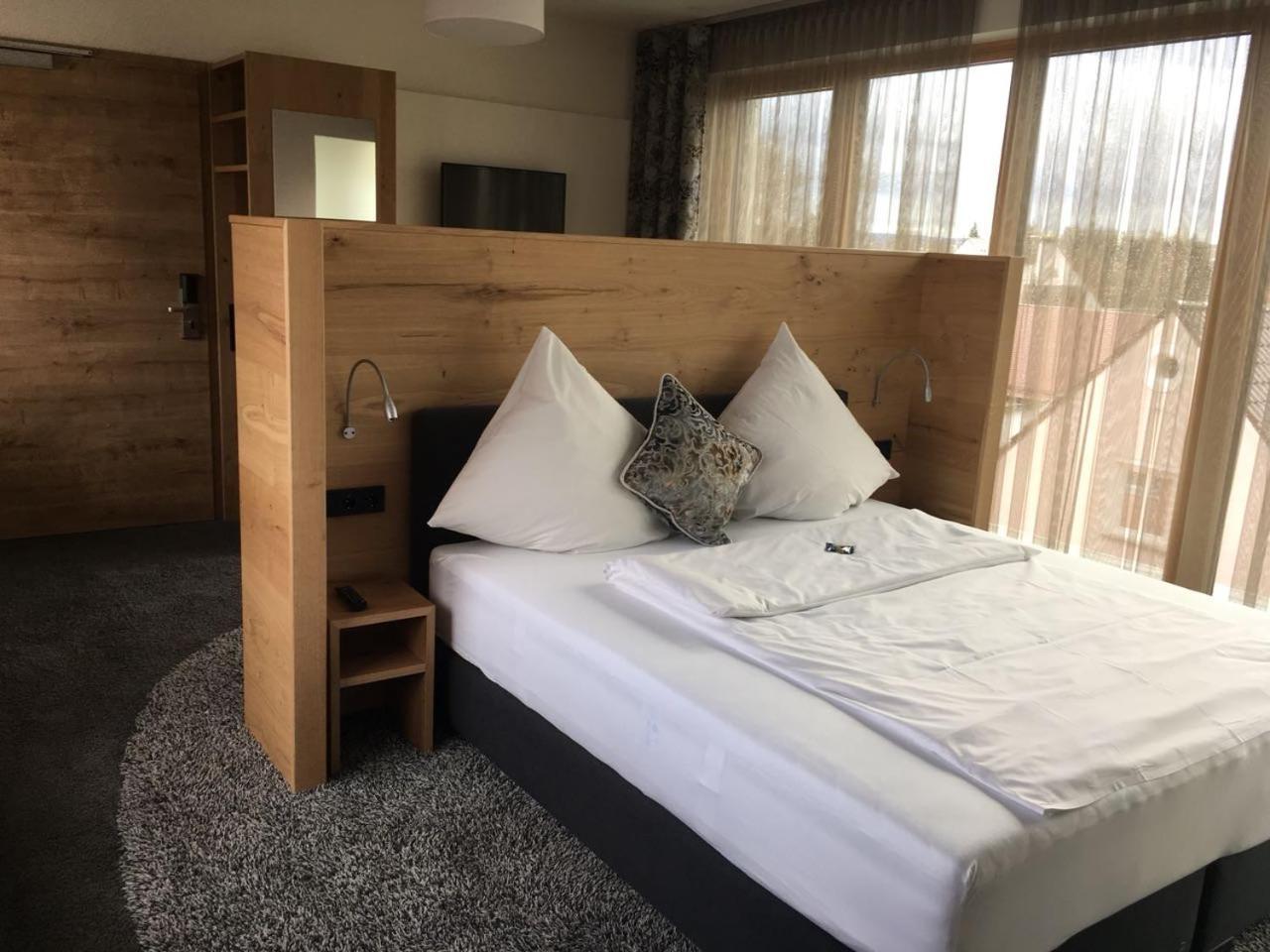 Hotel Zum Hirsch Wertingen Buitenkant foto